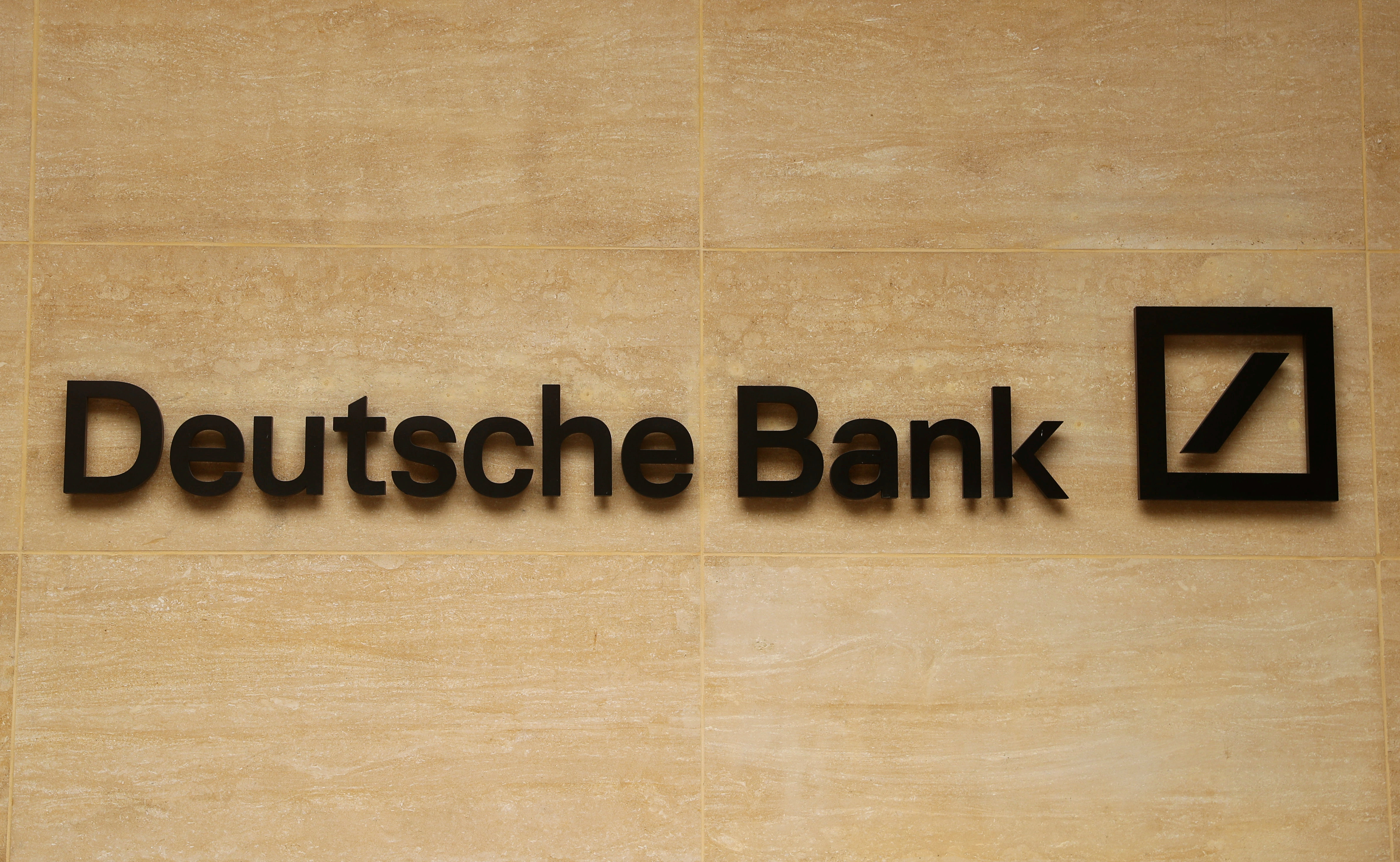 Deutsche Bank vende 45.000 millones de euros en activos a Goldman Sachs