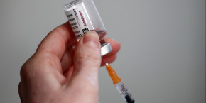 coronavirus reprise des injections du vaccin astrazeneca dans une dizaine de pays 