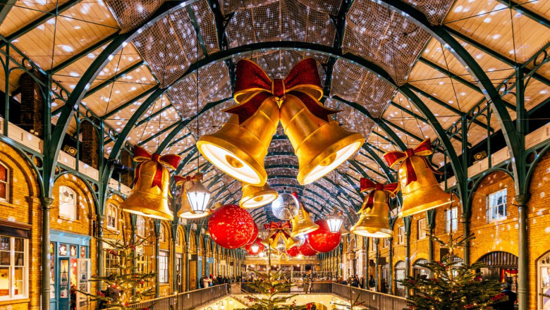 dest uk london winter holiday christmas market gettyimages 2174692141 universal within usage period 102071