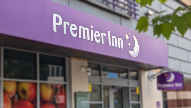 dl whitbread premier inn hotel frente