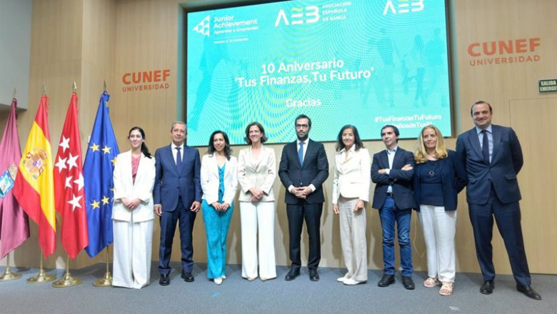 10º Aniversario Del Programa De Educación Financiera 'Tus Finanzas, Tu Futuro' Organizado Por La Fundación De La AEB. | AEB ep 10 aniversario del programa de educacion financiera tus finanzas tu futuro organizado por la