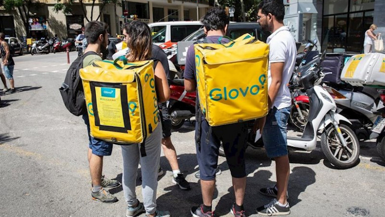 ep algunos de los trabajadores de la compania de comida a domicilio glovo durante la concentracion
