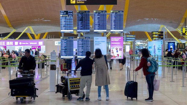 ep archivo un grupo de personas frente al panel del orden de vuelos en la terminal t4 del ep archivo un grupo de personas frente al panel del orden de vuelos en la terminal t4 del