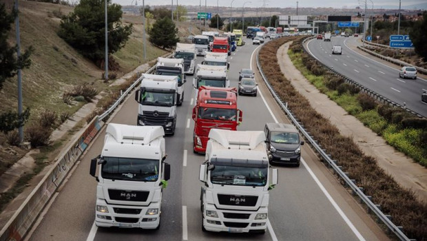 ep atasco de camiones en la m 45 durante el quinto dia de paros en el sector de los transportes a 18