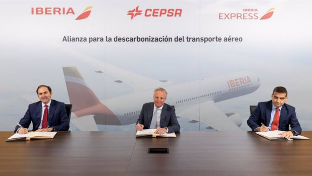 ep cepsa e iberia se alian para descarbonizar el transporte aereo ep cepsa e iberia se alian para descarbonizar el transporte aereo