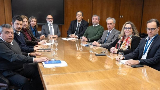 ep de izquierda a derecha adolfo sarmiento gerente de politica economica y mercados leonardo vicente ep de izquierda a derecha adolfo sarmiento gerente de politica economica y mercados leonardo vicente