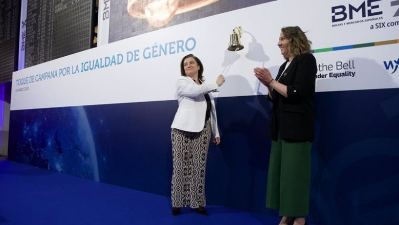 ep de izquierda a derecha la protectora del inversor de bme gloria martinez picazo y la directora