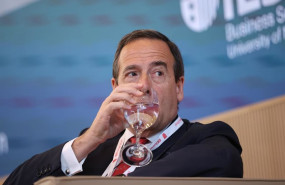 ep el ceo de caixabank gonzalo gortazar durante la sesion inaugural del foro de debate economico en