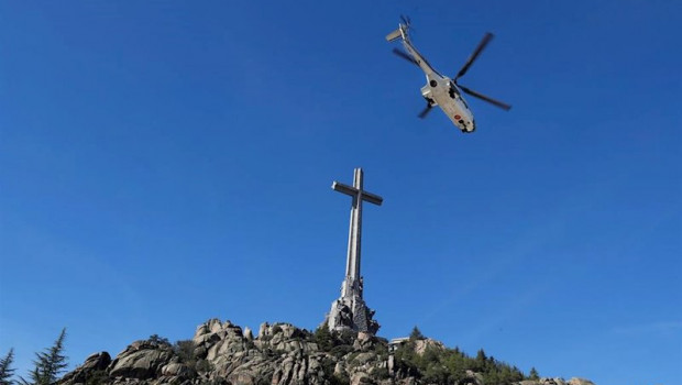 ep el helicoptero super puma del ejercito del aire que traslada los restos mortales de francisco