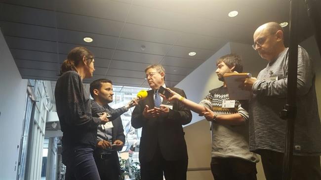 El 'president' atendiendo a los periodistas en Helsinki | @GENERALITAT ep el president atendiendolos periodistashelsinki