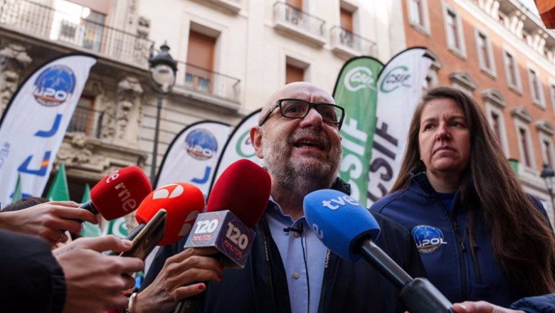 ep el presidente de csif miguel borra ofrece declaraciones a los medios durante una concentracion de ep el presidente de csif miguel borra ofrece declaraciones a los medios durante una concentracion de