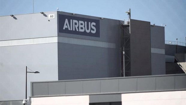 ep fachada de la sede de la empresa airbus en getafe en madrid espana