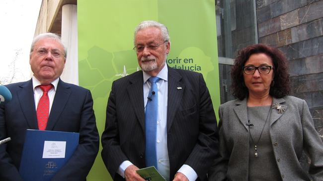 Jesús Maeztu con María Isabel Baena y Emilio Aumente | EUROPA PRESS ep jesus maeztumaria isabel baenaemilio aumente
