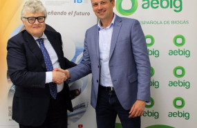 ep joan franco presidente de tecniberia y luis puchades presidente de aebig tras la firma del