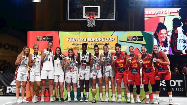 ep nuria martinez sandra ygueravide vega jimeno y aitana cuevas en el podio del europeo 3x3 de 2019