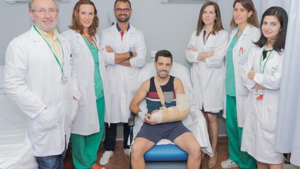 ep reimplantan con exitobrazo seccionadoun accidente laboral