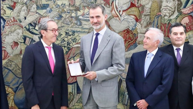 ep rey felipe vi recibiendomedallaorola sec