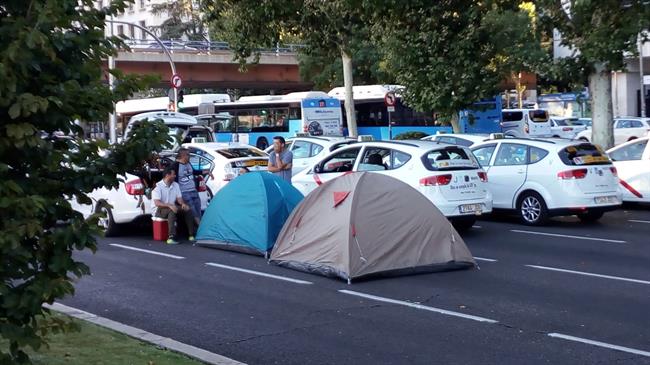 Taxistas acampados en el Paseo de la Castellana en Madrid por la huelga del taxi | EUROPA PRESS ep taxistas acampadospaseola castellanamadridla huelgataxi