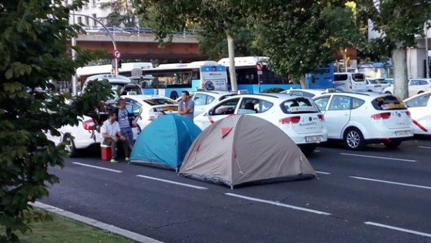 ep taxistas acampadospaseola castellanamadridla huelgataxi