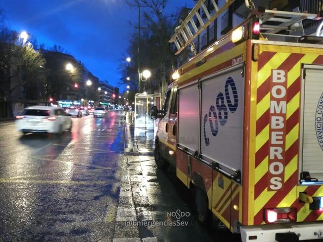 Un camión de Bomberos de Sevilla atiende incidencias por el temporal | EMERGENCIAS SEVILLA - Archivo ep un camionbomberossevilla atiende incidenciastemporal
