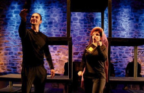 ep una de las escenas que se representan en ensayando un don juan de la compania de teatro la ruina