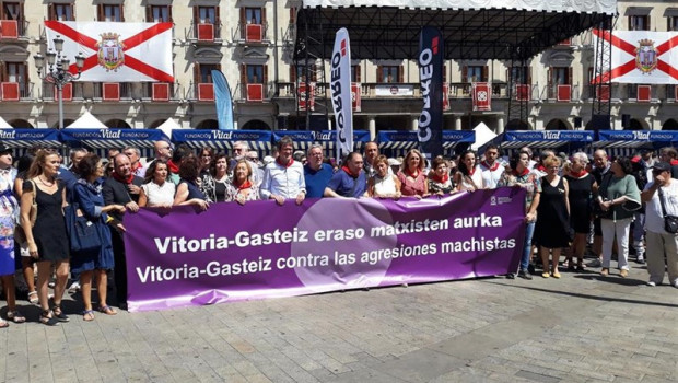 ep urtaran cree inaceptable la actitudlos blusas que lucieron pancartas que cuestionan la violencia machista