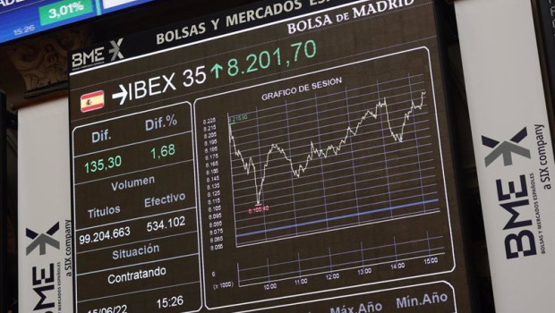 ep valores del ibex 35 en un panel del palacio de la bolsa de madrid a 15 de junio de 2022 en madrid
