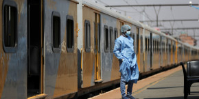 coronavirus un nouveau variant detecte en afrique du sud ses repercussions pas encore claires 