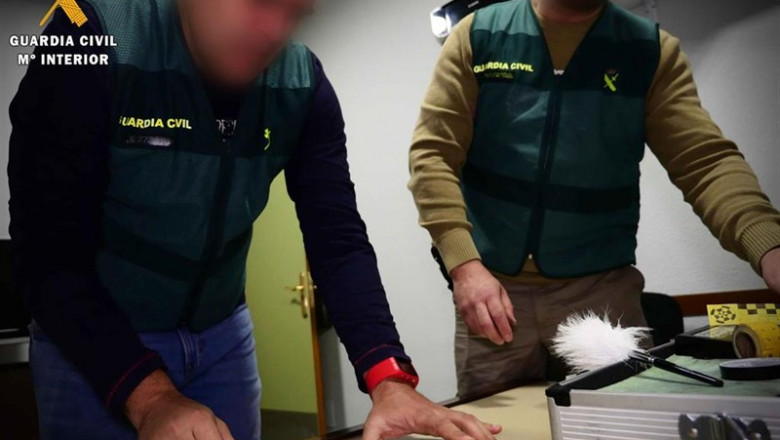 Almería.- Sucesos.- Detenidas cuatro personas de Roquetas de Mar por la presunta comisión de hasta 25 robos en viviendas | GUARDIA CIVIL - Archivo ep almeria- sucesos- detenidas cuatro personasroquetasmarla presunta comisionhasta 25 robosviviendas