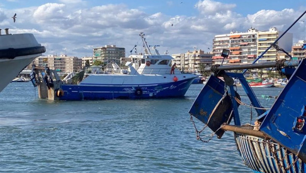 ep archivo   barco pesquero de arrastre del mediterraneo