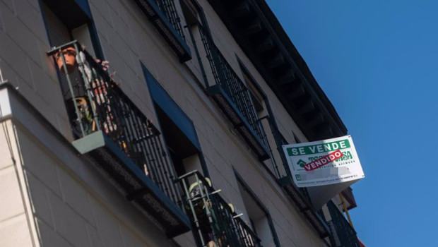 ep archivo   cartel anunciando la venta de una vivienda
