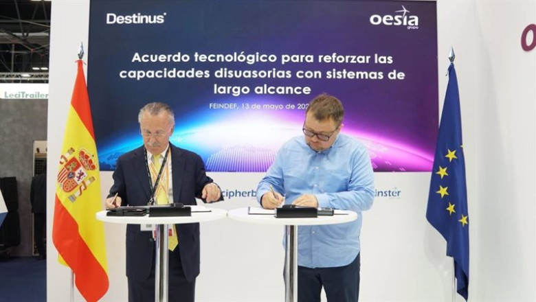 ep archivo de izquierda a derecha el presidente del grupo oesia luis furnells y el fundador de ep archivo de izquierda a derecha el presidente del grupo oesia luis furnells y el fundador de