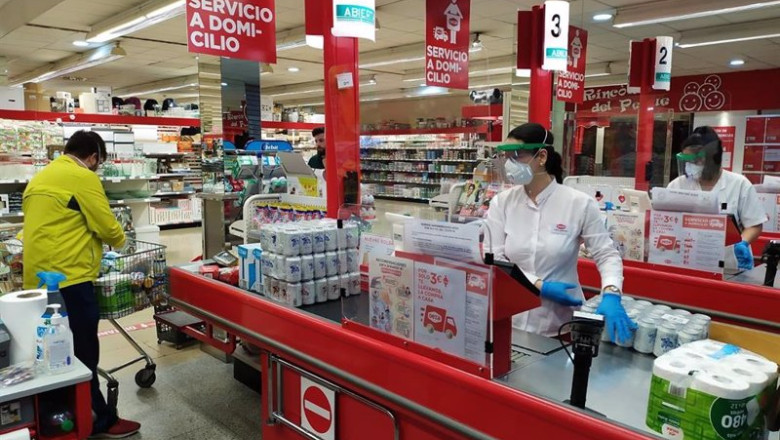 ep archivo trabajadores en un supermercado ep archivo trabajadores en un supermercado