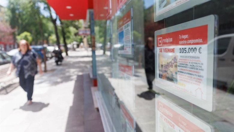 ep archivo   una agencia inmobiliaria a 9 de mayo de 2023 en madrid espana