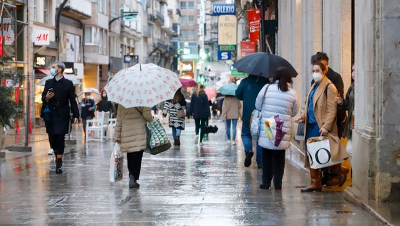 ep archivo varias personas pasean en una calle comercial en una jornada marcada por el inicio de ep archivo varias personas pasean en una calle comercial en una jornada marcada por el inicio de