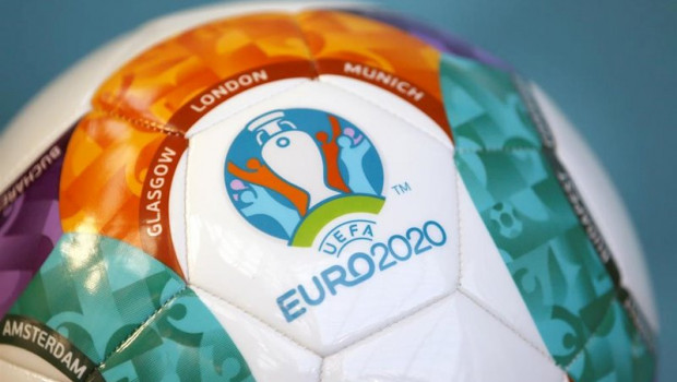 ep balon con el logo de la eurocopa 2020
