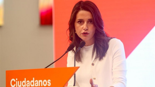 ep ciudadanos rompevallsbarcelonaseparasus tres concejalesapoyocolau