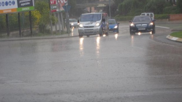 ep coches lluvia trafico urbano