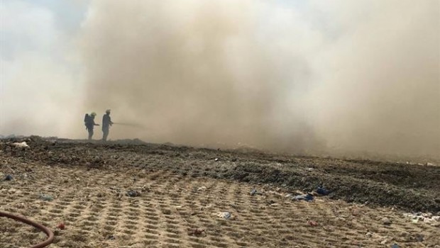 ep dos bomberos luchandolas llamasfontcalent