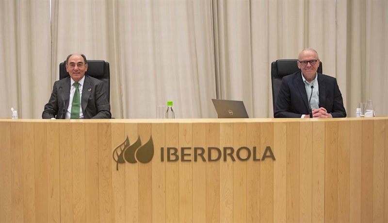 https://img1.s3wfg.com/web/img/images_uploaded/a/2/ep_el_presidente_de_iberdrola_ignacio_sanchez_galan_y_el_secretario_julian_martinez-simancas_en_la.jpg