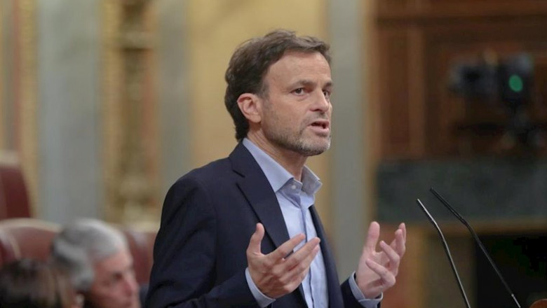 ep el presidente de undas podemos-en comu podem-galicia en comun jaume asens hablando en la tribuna