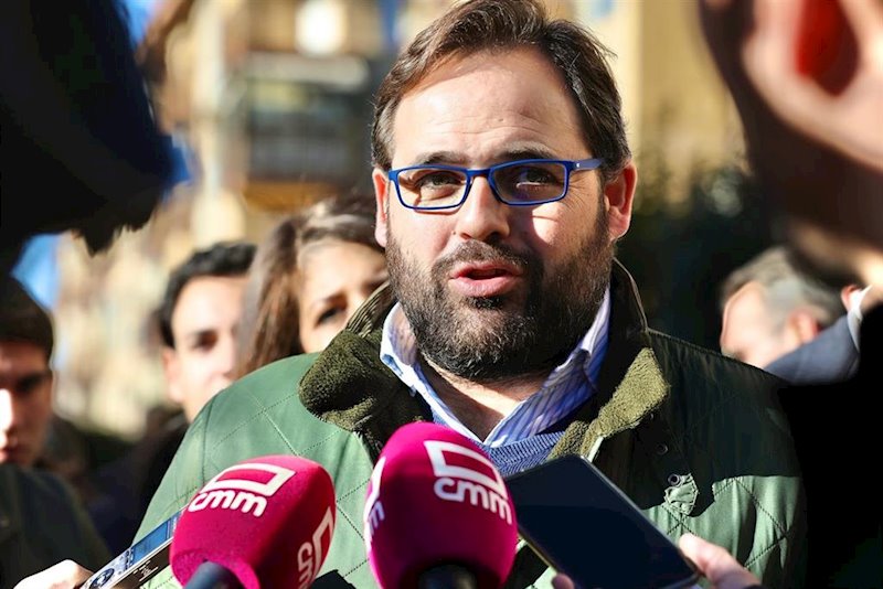 ep el presidente del pp en la region paco nunez atiende a los medios