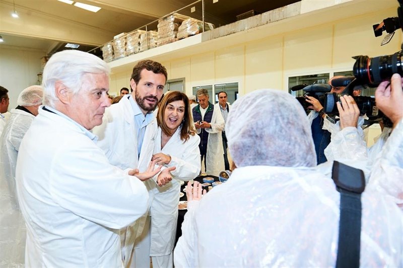 ep el presidente del pp pablo casado en fabrica de conservas santona