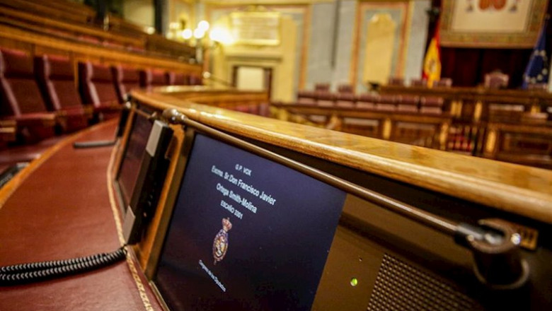 ep escano vacio del secretario general de vox javier ortega smith tras haber dado positivo en