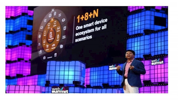 ep guo ping presidente rotativo de huawei durante su discurso en la conferencia inaugural de web