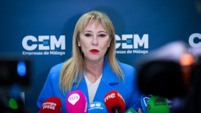 La consejera de Economía, Hacienda, Fondos Europeos y Diálogo Social y portavoz de la Junta de Andalucía, Carolina España, atiende a los medios de comunicación tras haber mantenido una reunión con el presidente de la Confederación de Empresarios de Andalu | María José López - Europa Press ep la consejera de economia hacienda fondos europeos y dialogo social y portavoz de la junta de