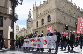 ep manifestacion de trabajadores de abengoa en el centro de la ciudad de sevilla imagen de archivo