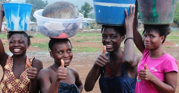 ep mujeres africanas portan cubossus cabezas
