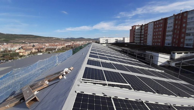 ep paneles solares fotovoltaicos en el edificio de seguridad ciudadana del ayuntamiento de pamplona