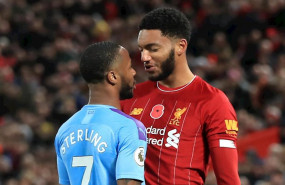 ep raheem sterling y joe gomez durante su tenso momento en el liverpool-manchester city de la